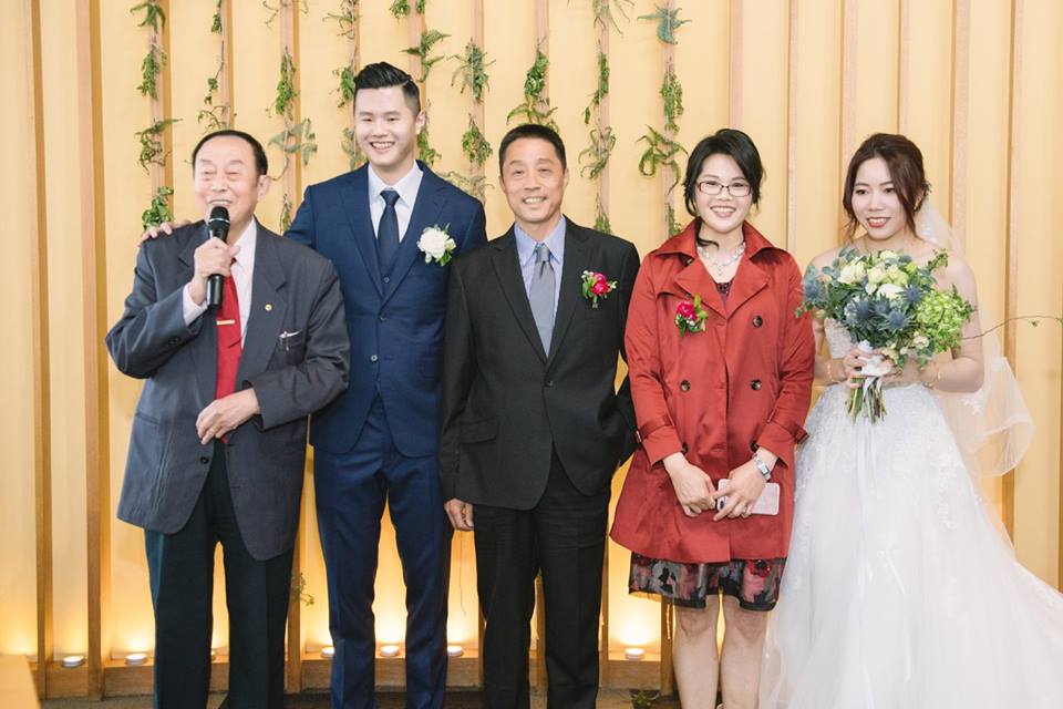 爺爺很高興我終於結婚了